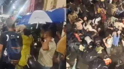कोलकाता में दुर्गा पूजा पंडाल में भगदड़ 