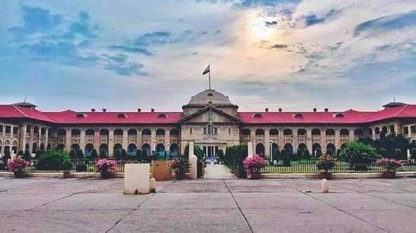 यूपी के बेशिक स्कूलों में तैनात शिक्षकों के दस्ताव...